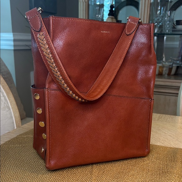 Hammitt Handbags - HAMMITT Davis Medium Shoulder Bag